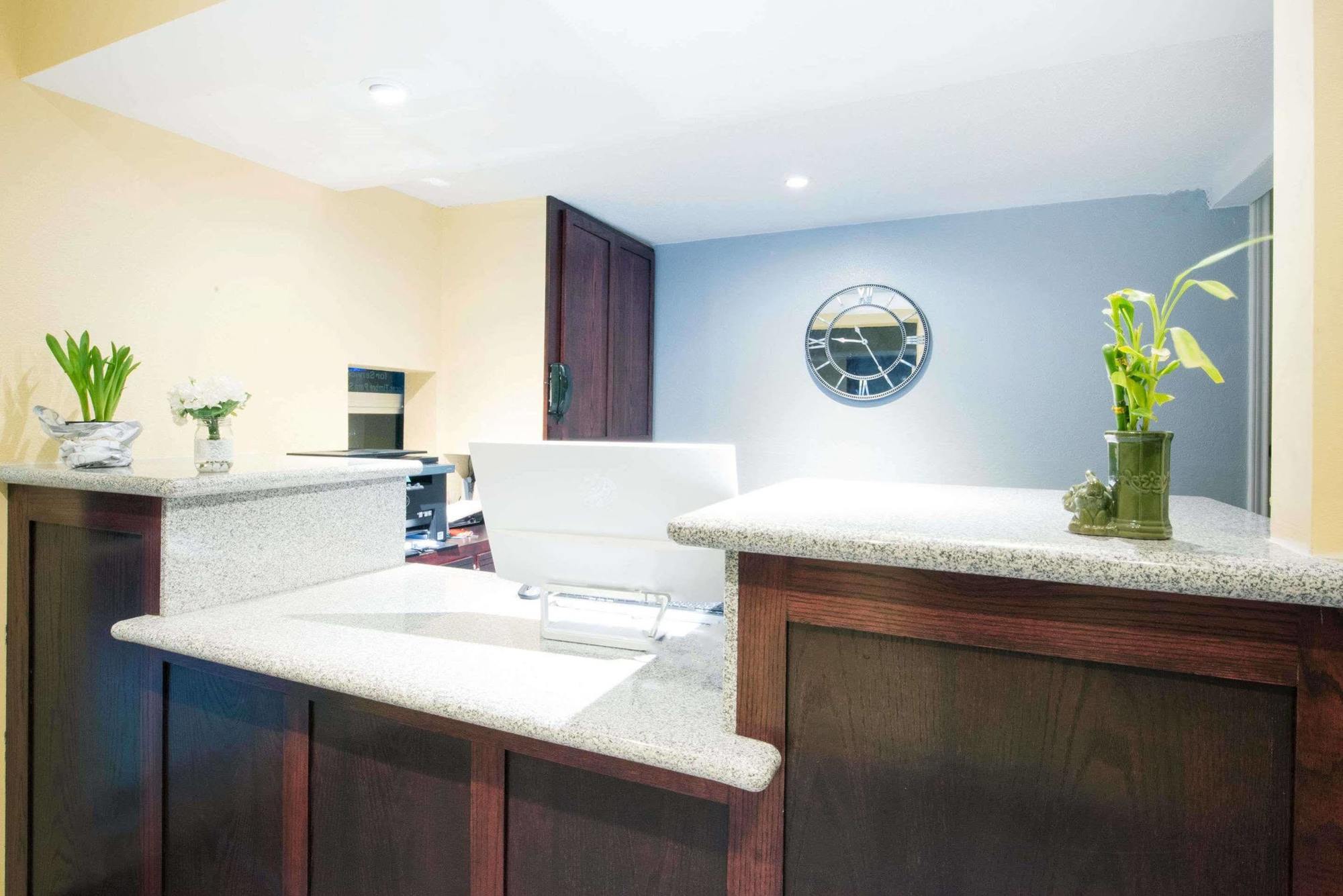 Executive Inn & Kitchenette Suites-إيغل باس المظهر الخارجي الصورة