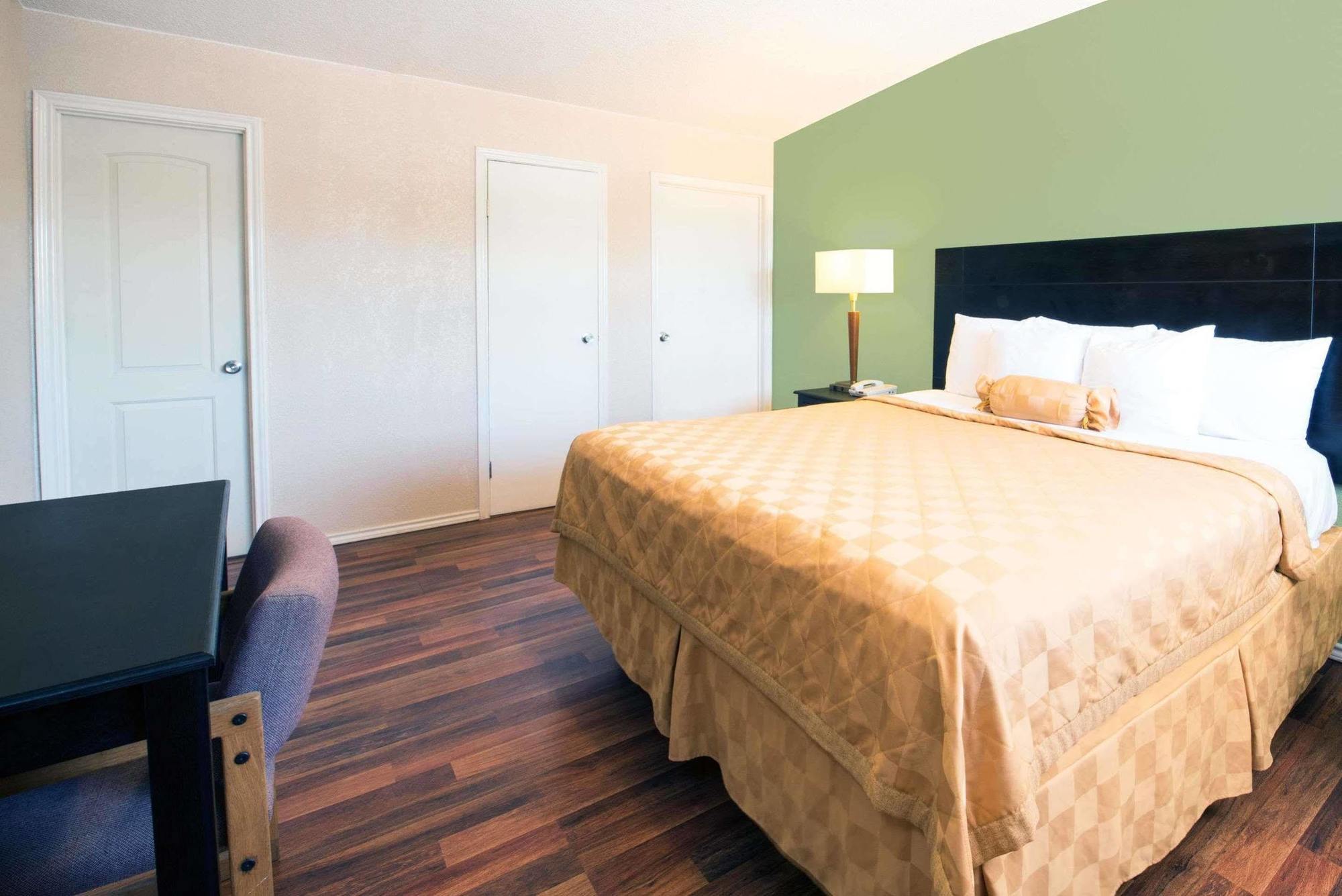 Executive Inn & Kitchenette Suites-إيغل باس المظهر الخارجي الصورة