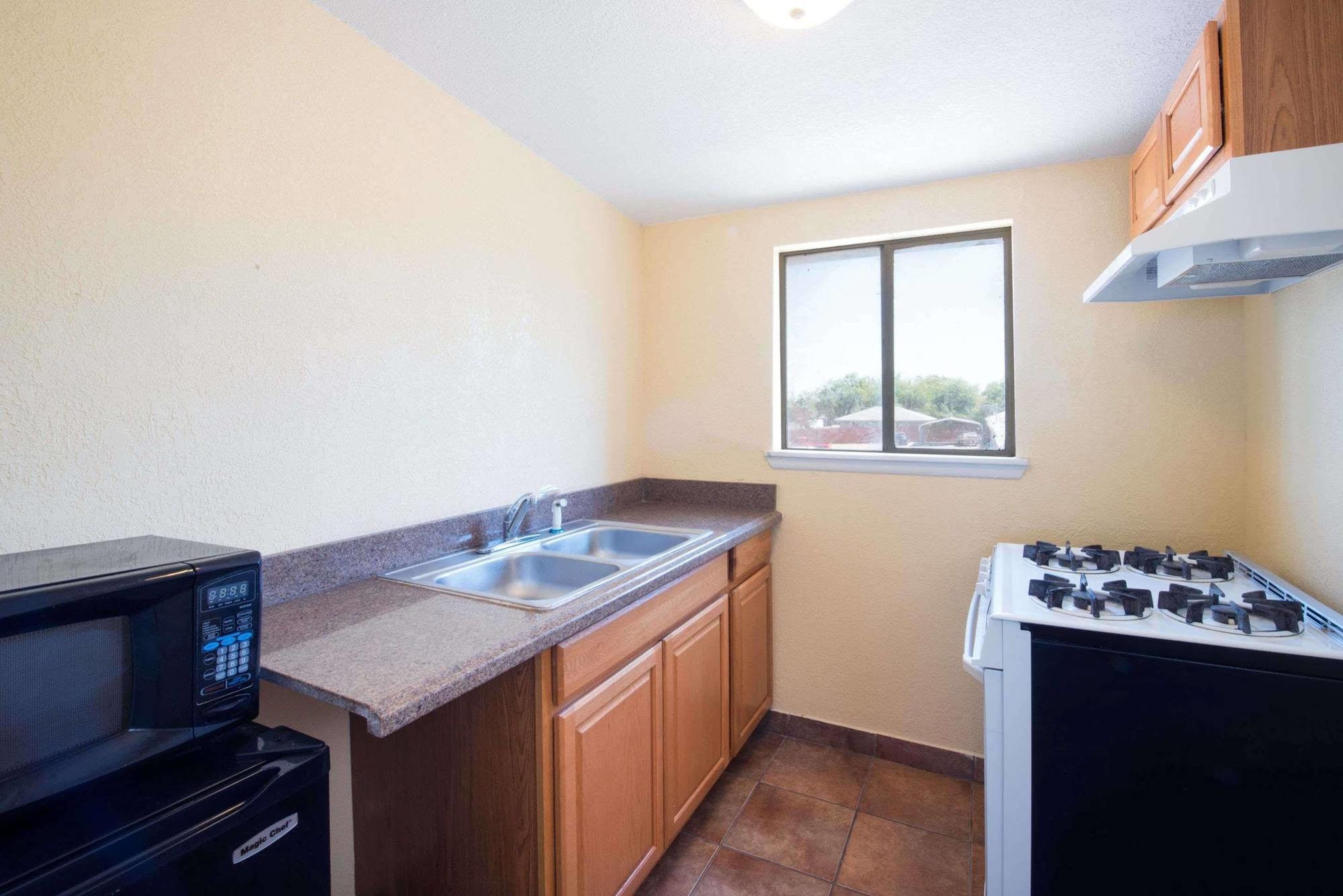Executive Inn & Kitchenette Suites-إيغل باس المظهر الخارجي الصورة