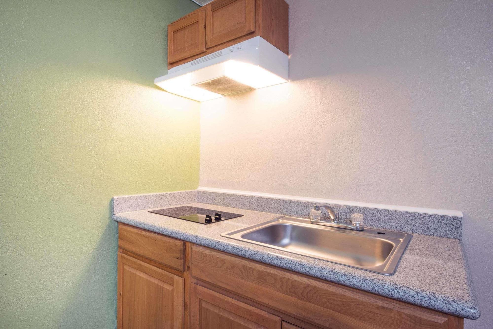 Executive Inn & Kitchenette Suites-إيغل باس المظهر الخارجي الصورة